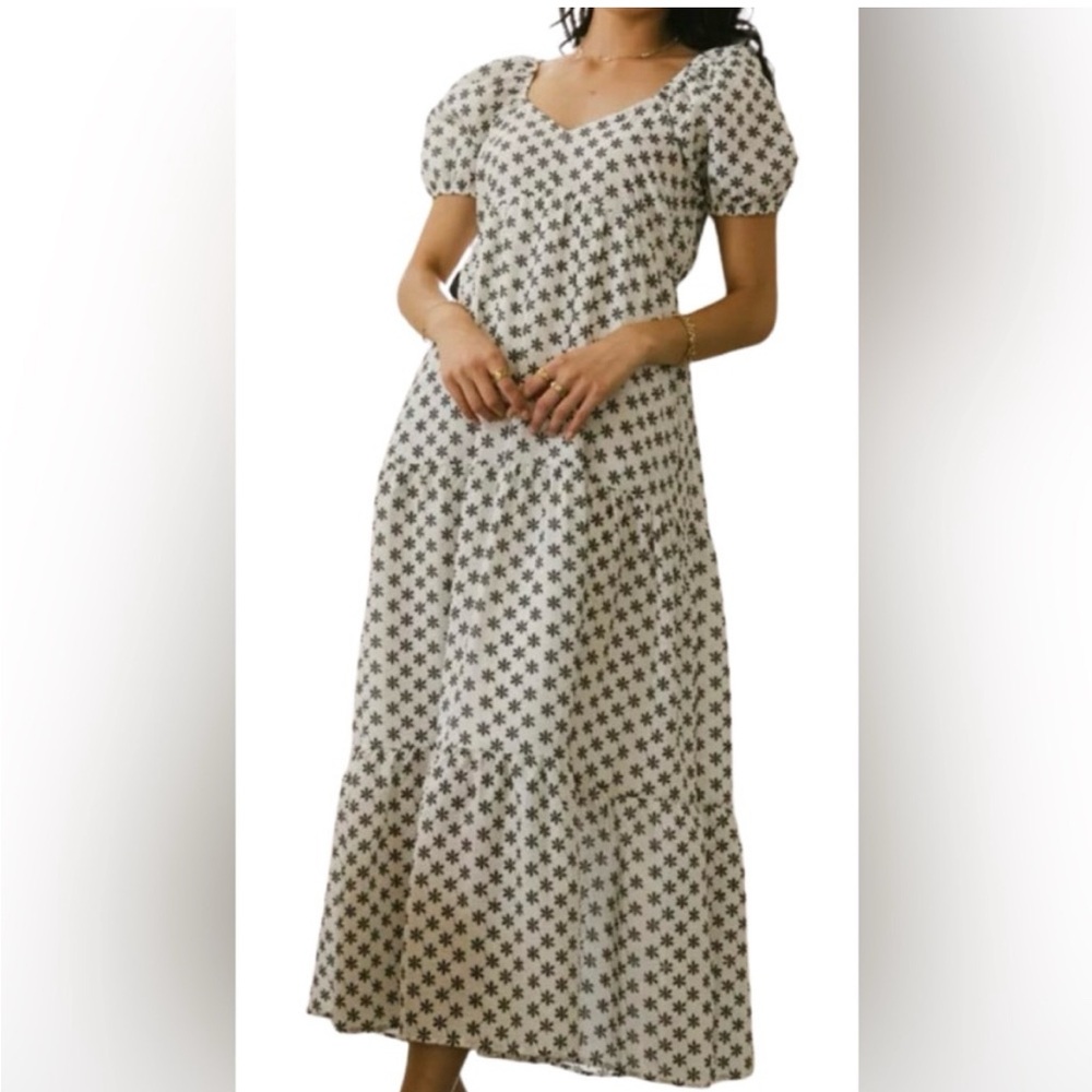 Black and White Floral Print Dress with puff sleeves